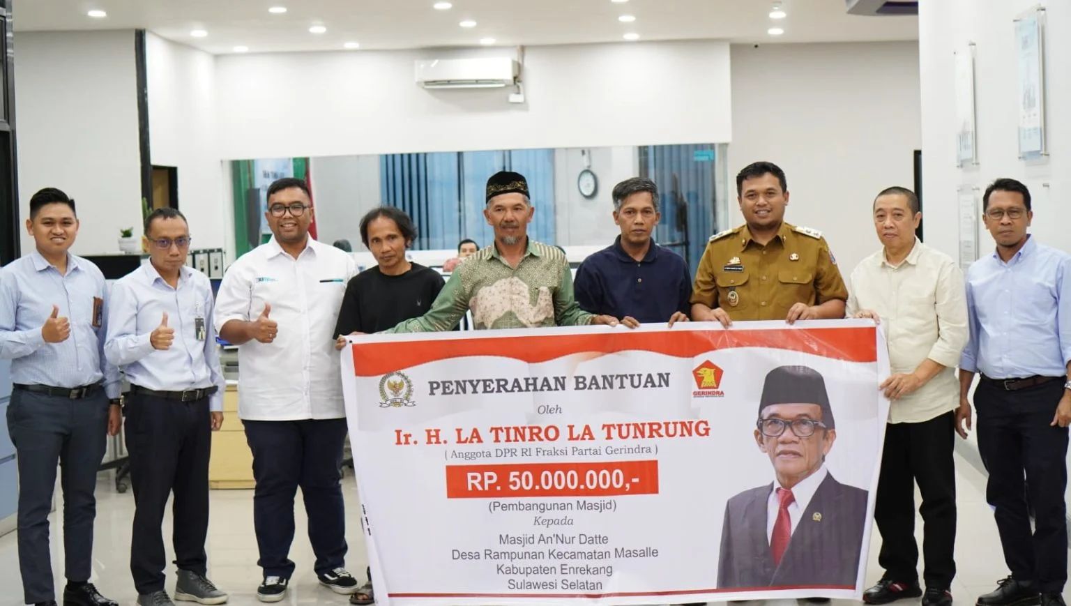 La Tinro Salurkan Bantuan Aspirasi Rp50 Juta untuk Renovasi Masjid Desa Rampunan