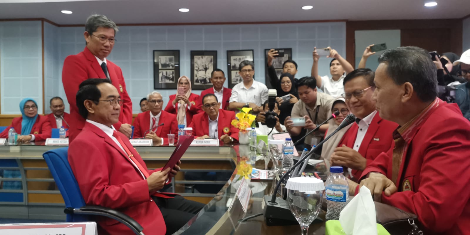 Dukungan Mengalir, 17 Dekan Antar Prof. JJ Daftar Calon Rektor Unhas 