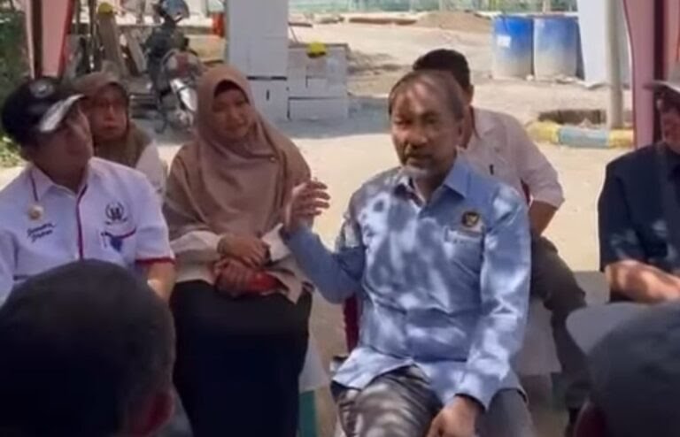 Kepala Dinas Perikanan dan Pertanian Makassar Tinjau Kampung Nelayan Merah Putih Bersama Kemenko RI