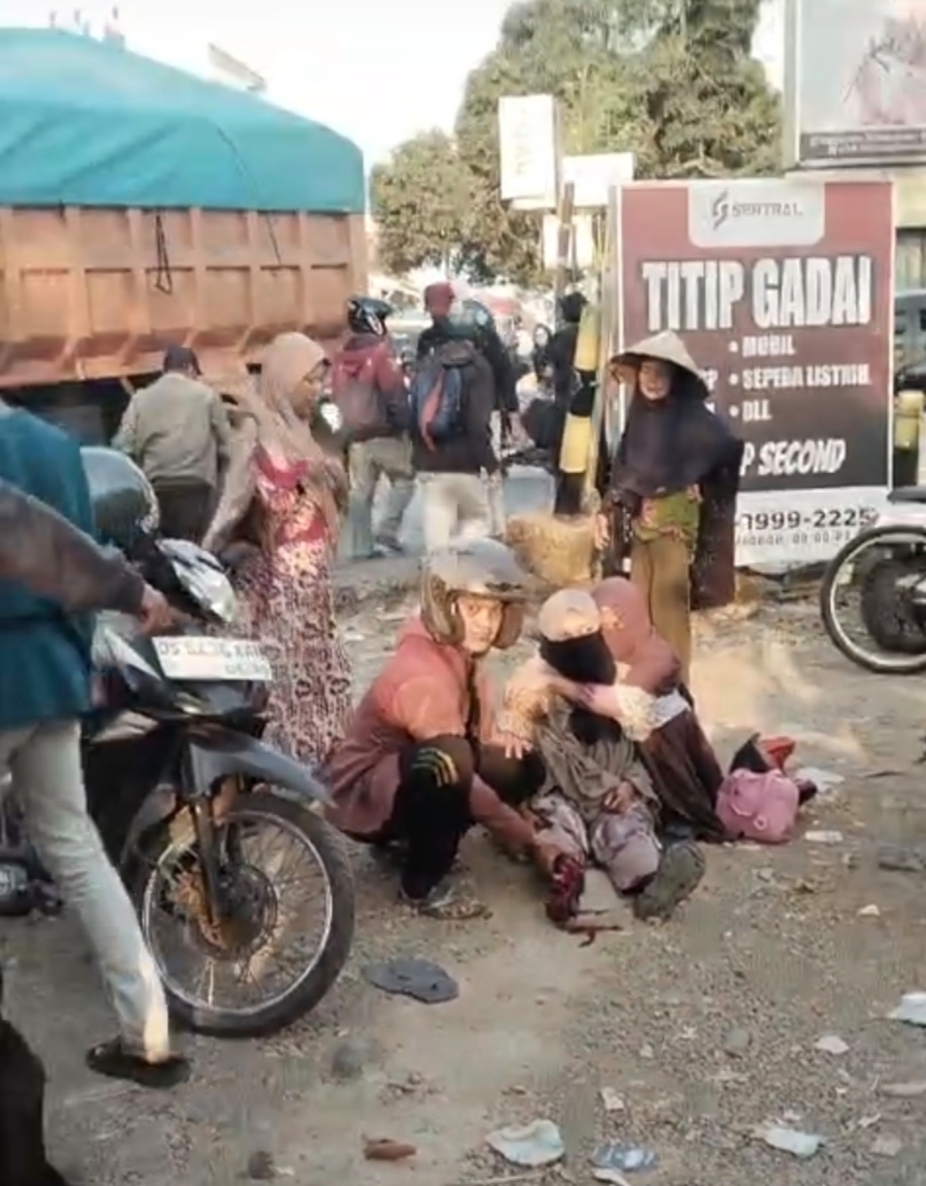 Truk Diduga Langgar Jam Operasional di Gowa, Kaki Pemotor Hancur Terlindas