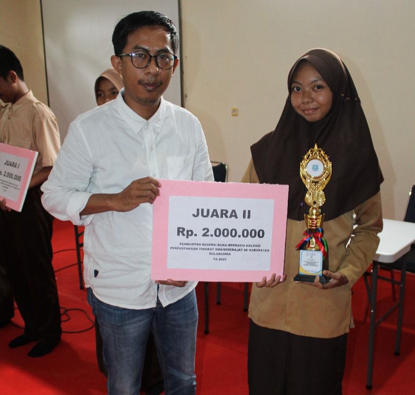 Khalisah Thitania Putri, Runner Up Lomba Resensi Buku Tingkat SMA Se Kabupaten Bulukumba