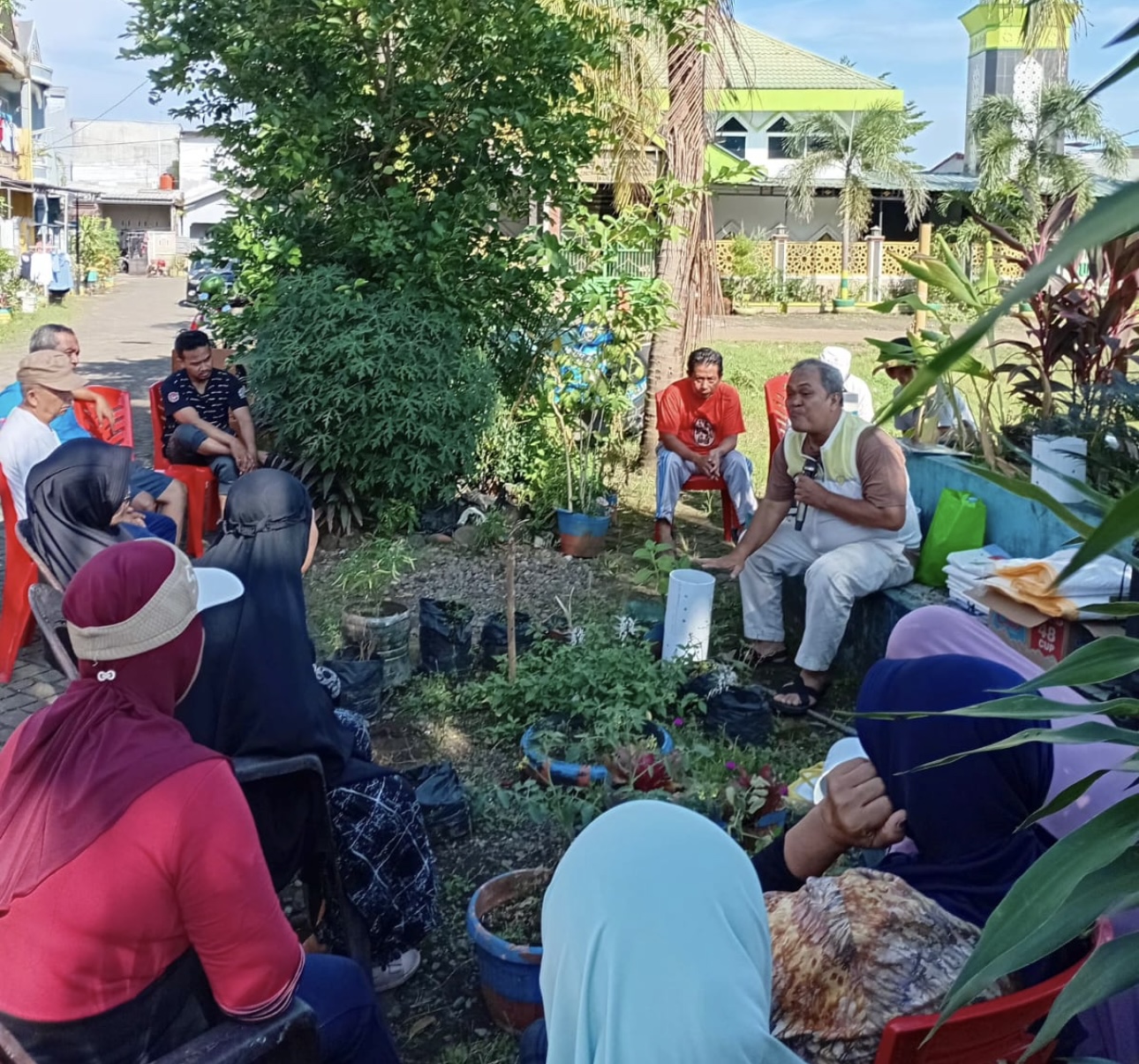 Perubahan Lingkungan dari Lorong-lorong kecil, Antara Biopori dan Eco-Enzime