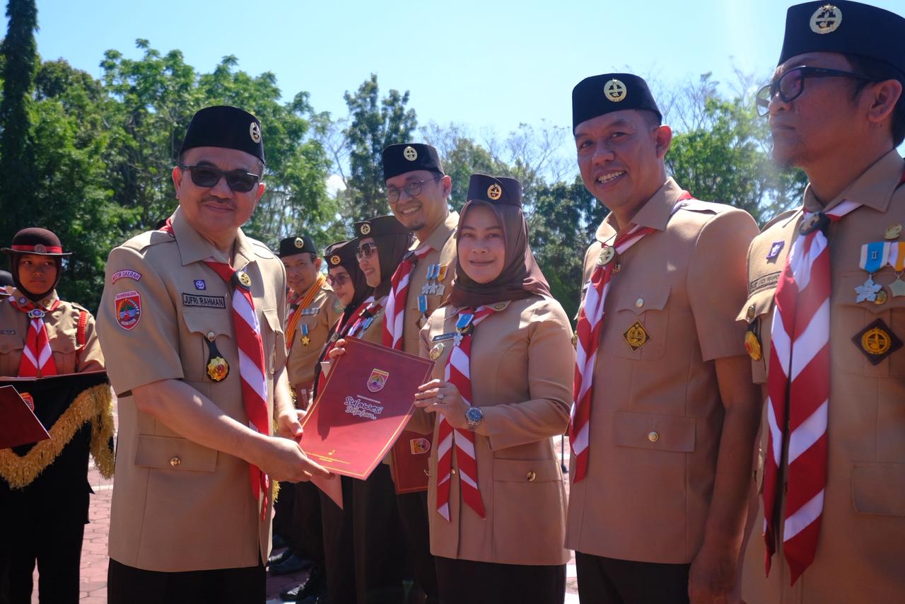 Ikuti Jejak Bupati Gowa, Andi Tenri Indah DM Terima Tanda Penghargaan Kepramukaan
