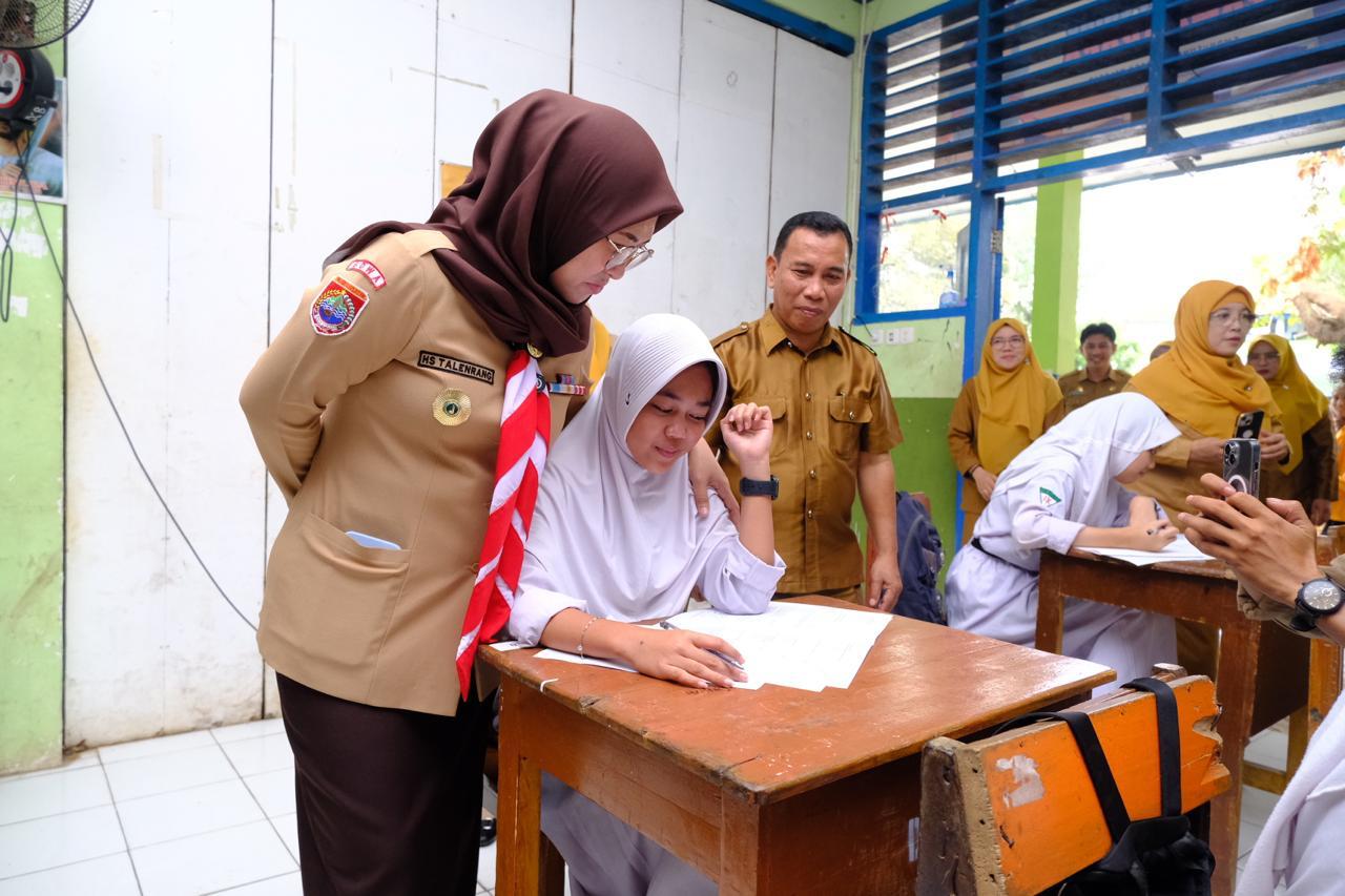 Ujian SD-SMP di Gowa via Online dan Luring