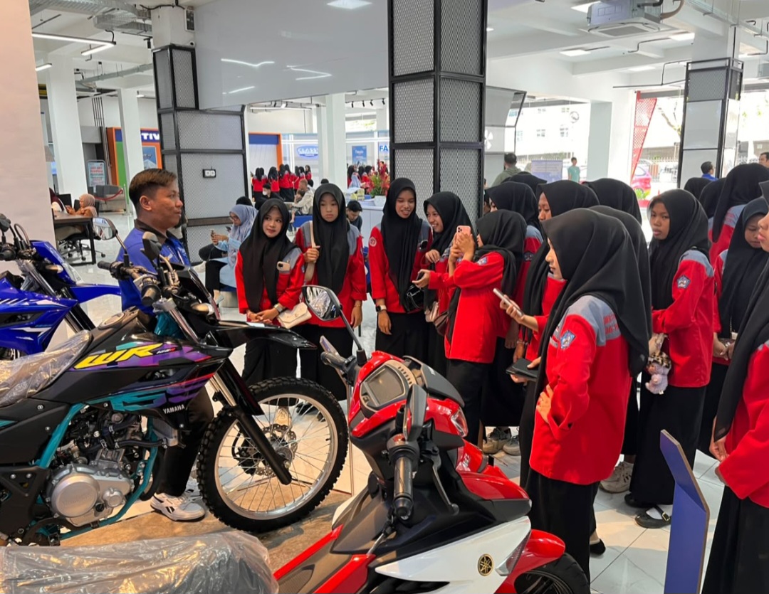 70 Siswa SMKN 1 Pangkep Kunjungi Yamaha Makassar