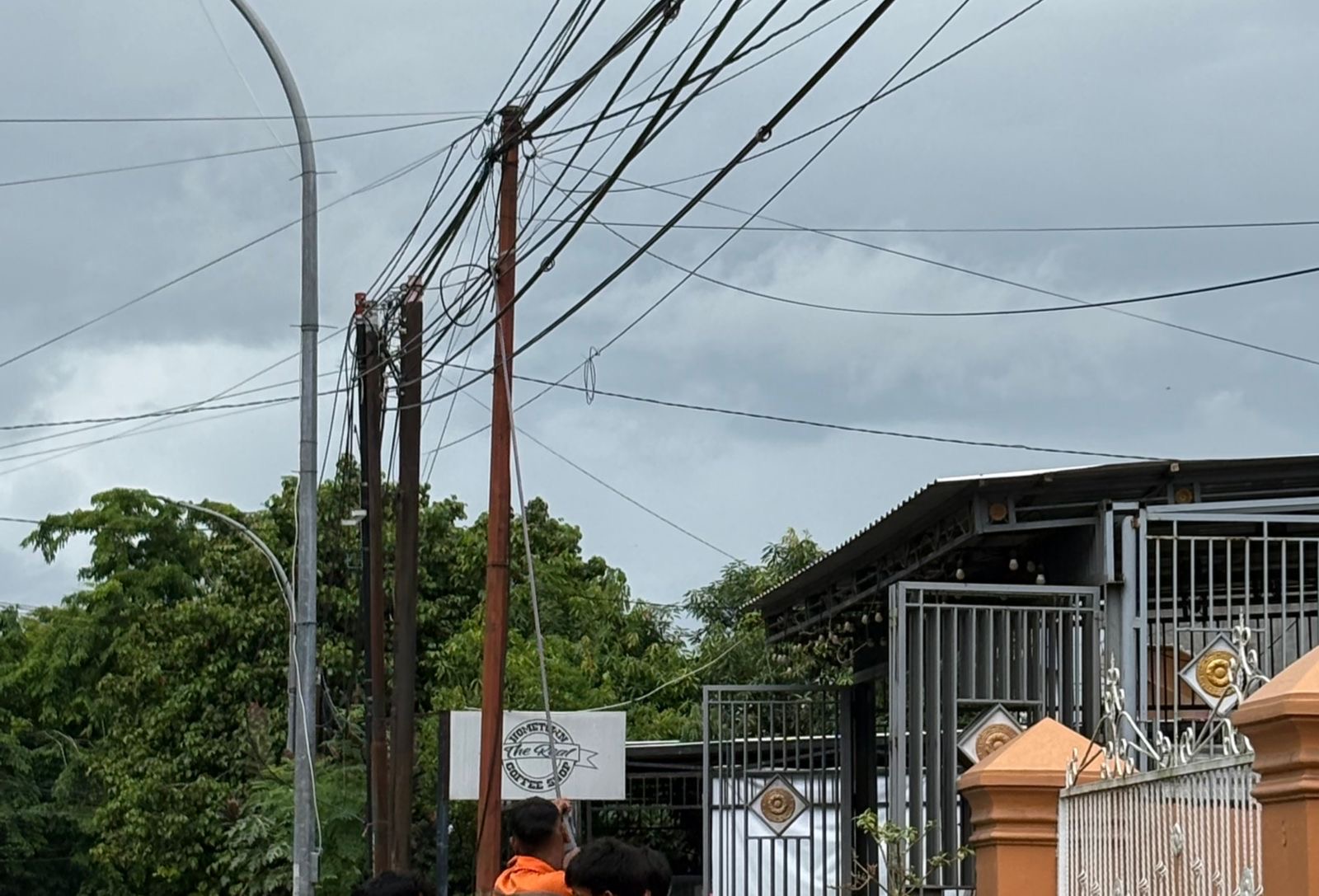 Tak Patuh Aturan, Tiang My Republic Terancam Dicabut Satpol PP Takalar