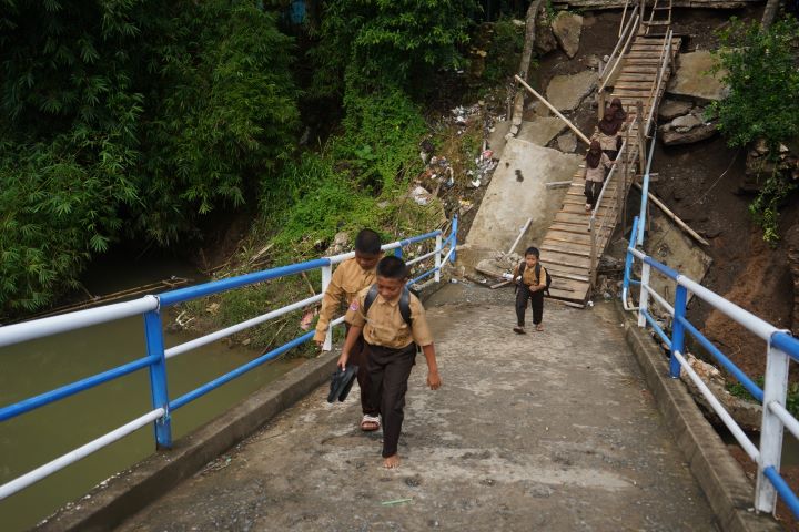 Pemkab Mulai Tangani Pengerjaan Jembatan Pakere Maros