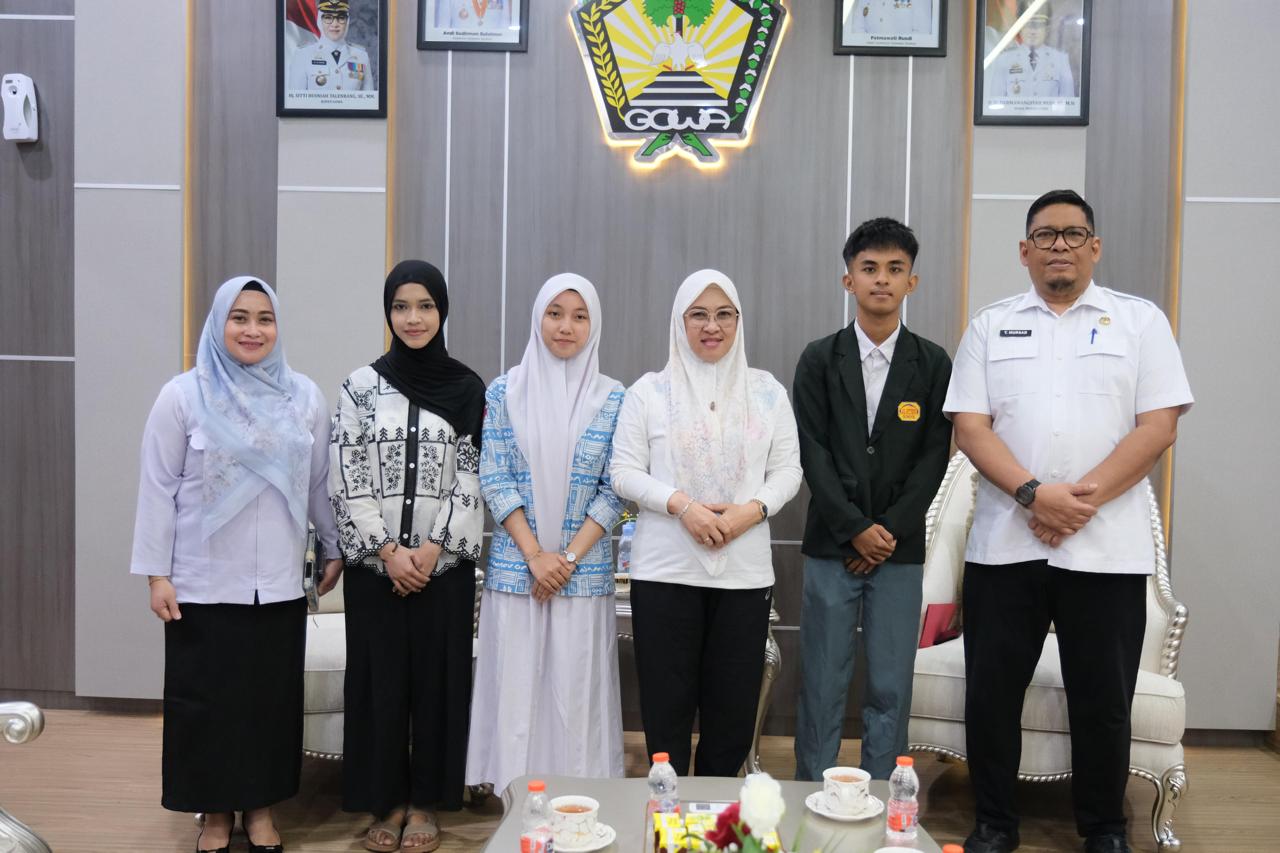 Tiga Pelajar Terbaik Gowa Kuliah Gratis di Universitas Sampoerna 