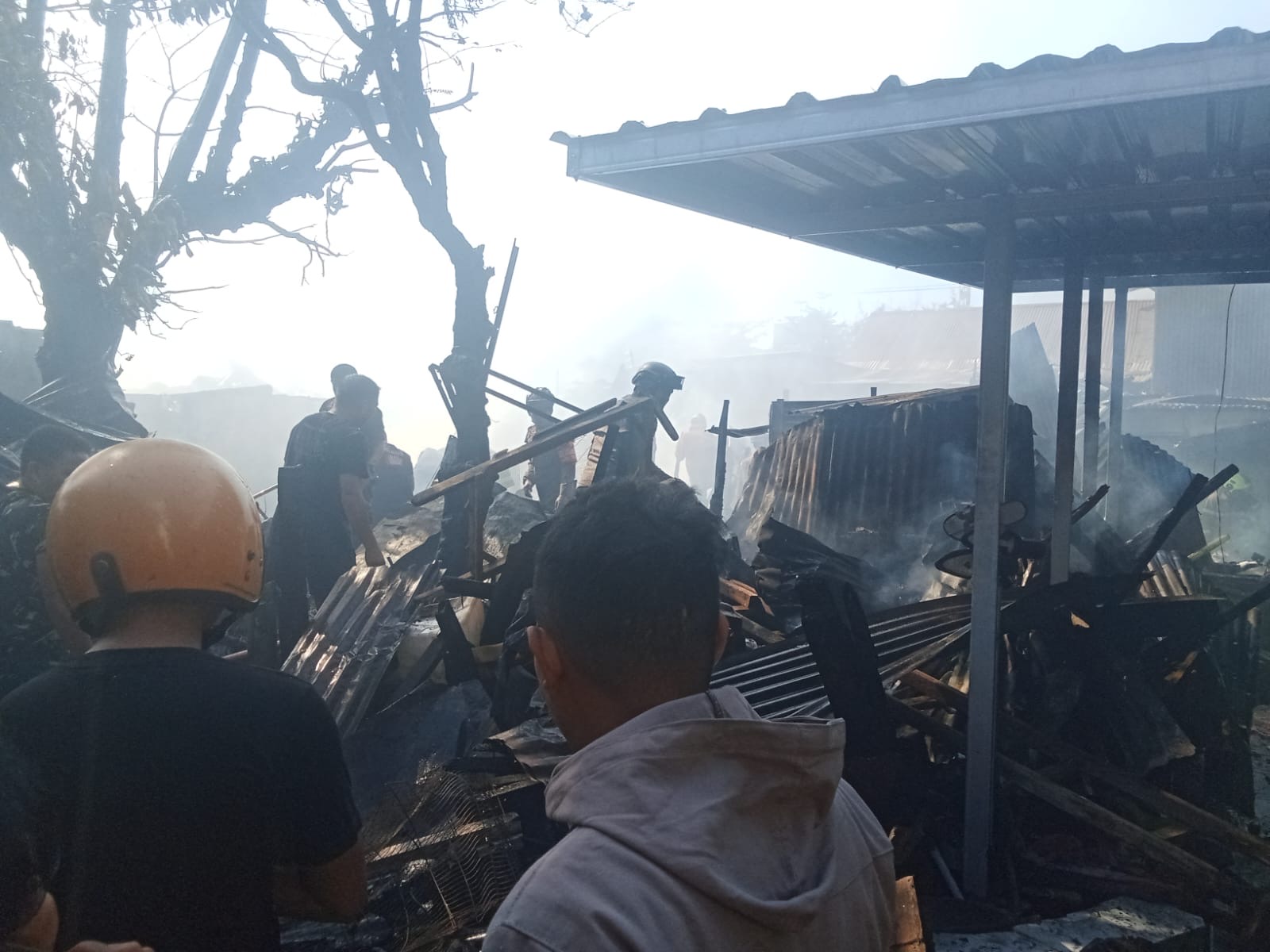 Kebakaran Asrama Kodam Mattoanging, 35 Rumah Terdampak, Dugaan Api Muncul Setelah Listrik Menyala