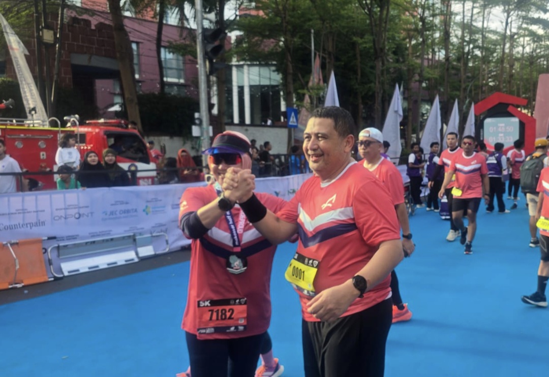 Wali Kota Munafri Bareng Bupati Andi Ina Tuntaskan Lari 10 K di MHM 2025