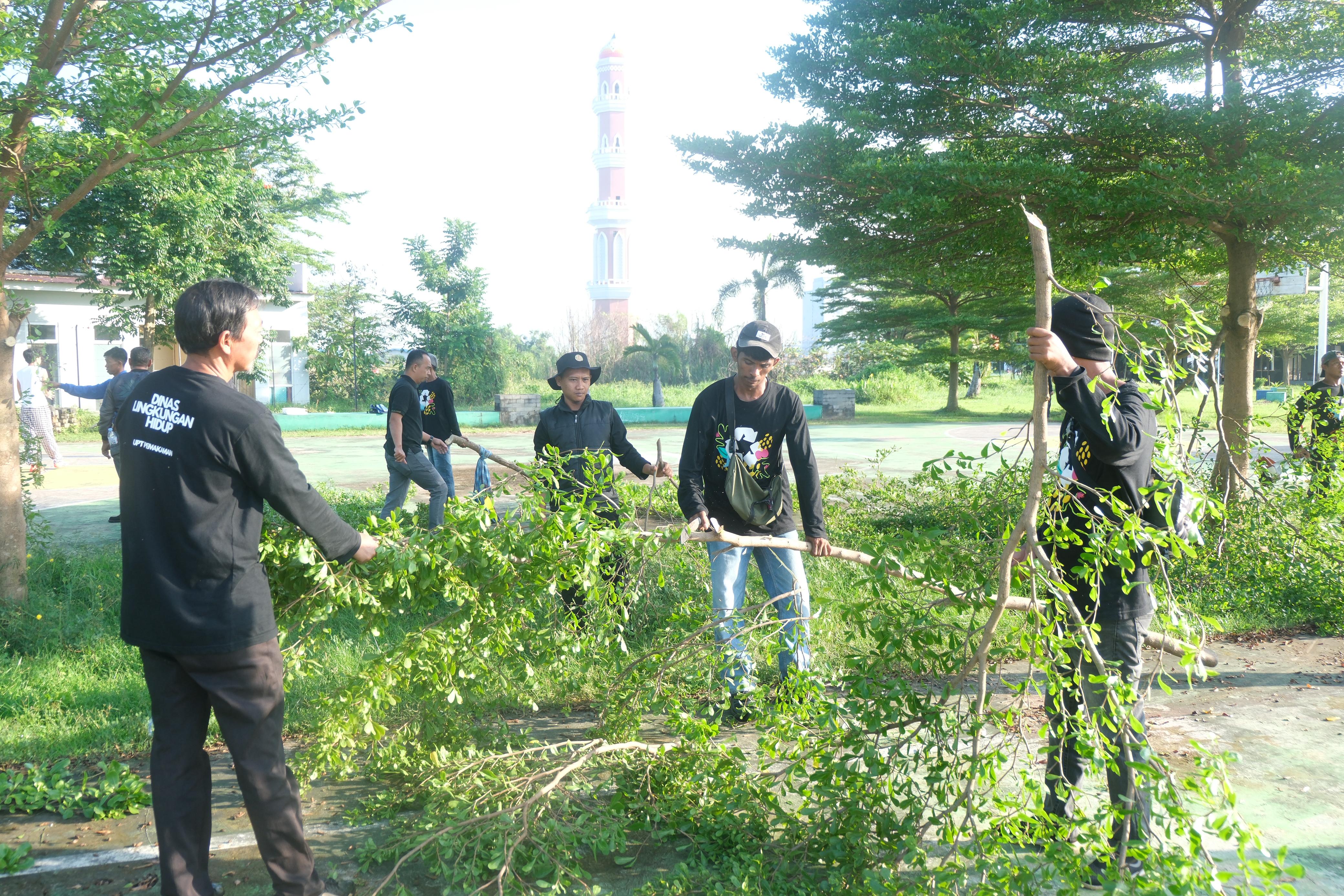 Dukung Gerakan Indonesia Asri, DLH Makassar dan Provinsi Lakukan Pembersihan di Kawasan CPI