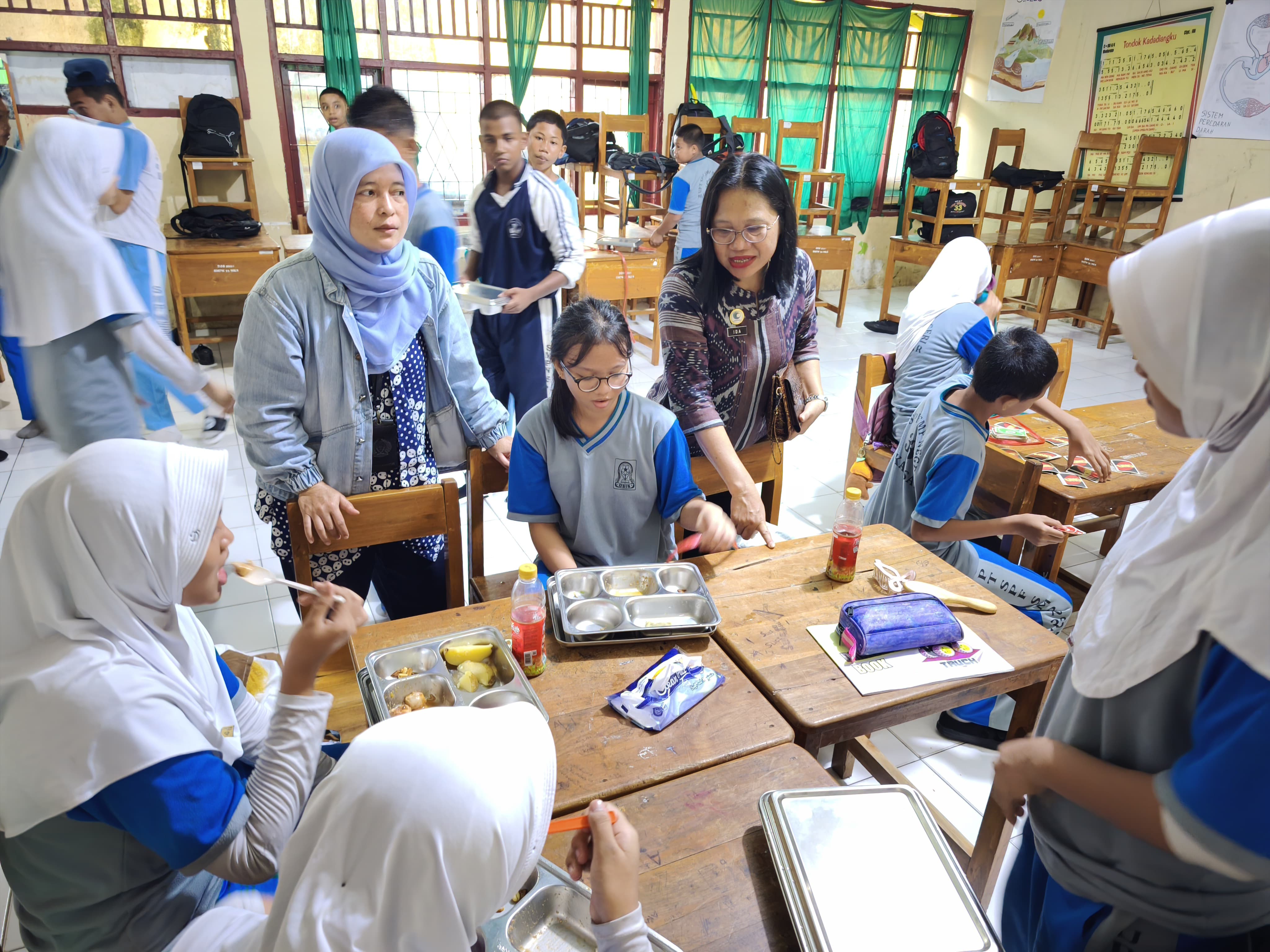 Kanwil HAM Sulsel Pantau dan Lakukan Pengawasan Program MBG di SMPN 33 Makassar