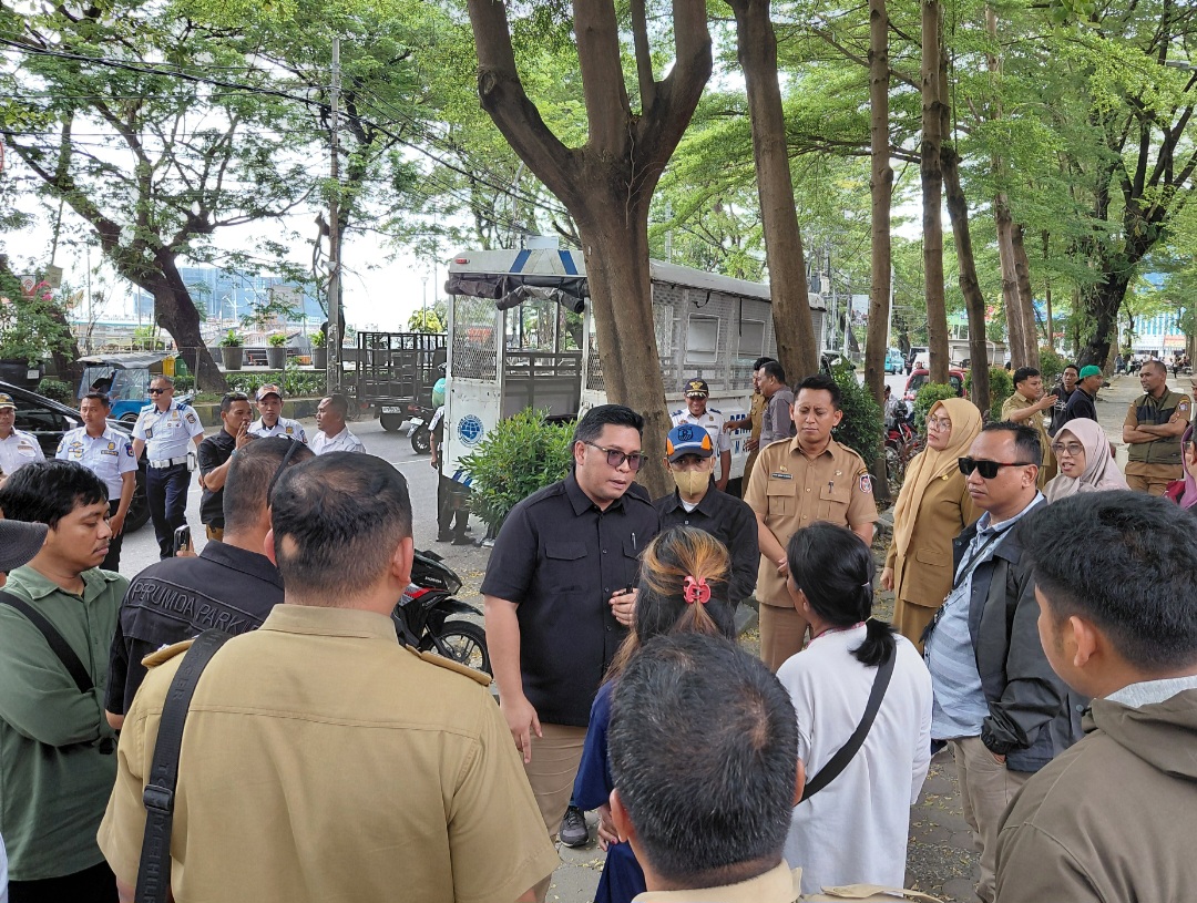 Penertiban Parkir Bahu Jalan - Trotoar di Jalan Penghibur,  Perumda Parkir Langsung Siapkan Solusi