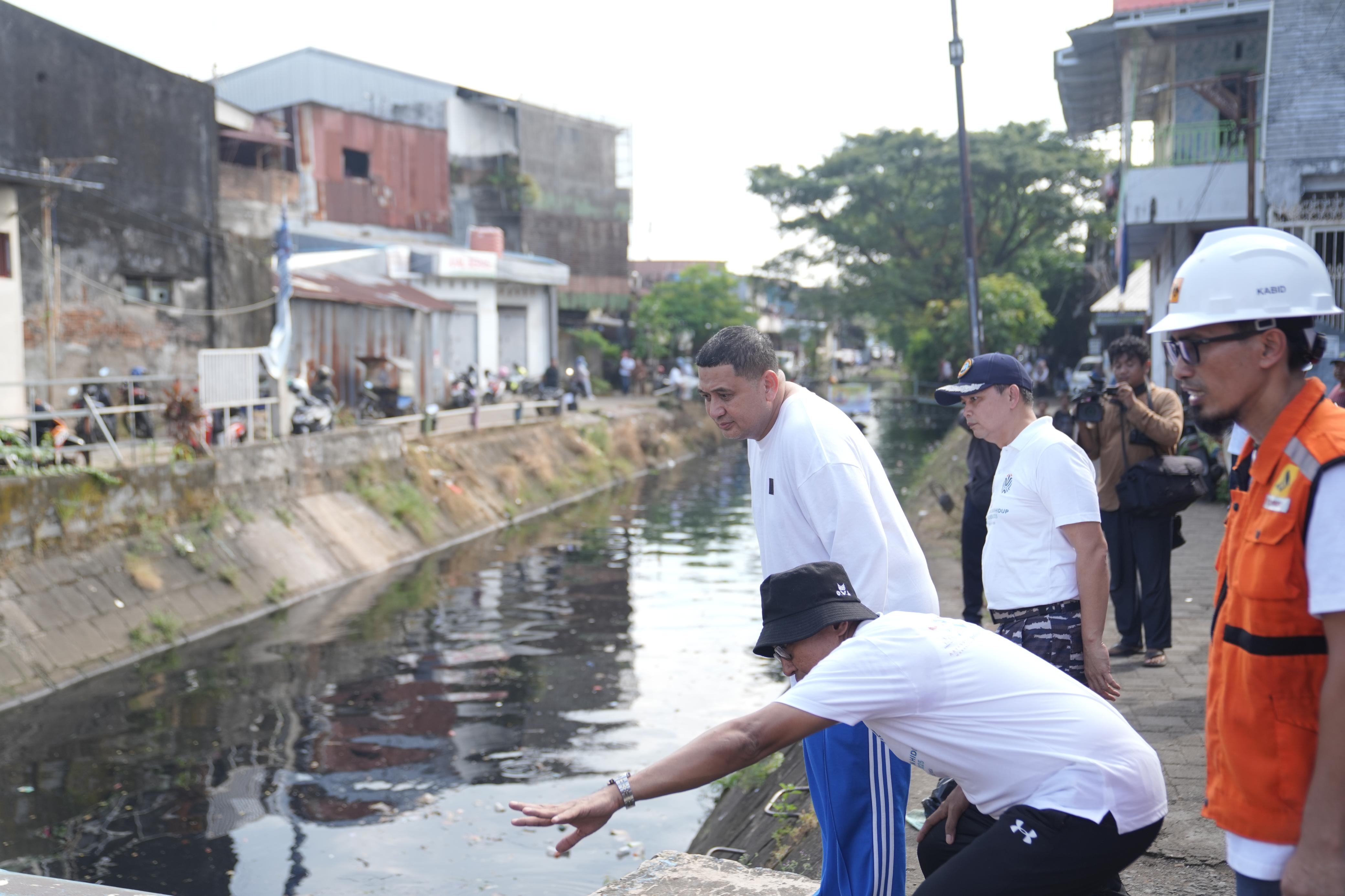 Wali Kota Munafri Pimpin Aksi Bersih Kanal Jongaya dan Pasar Pabaeng-Baeng