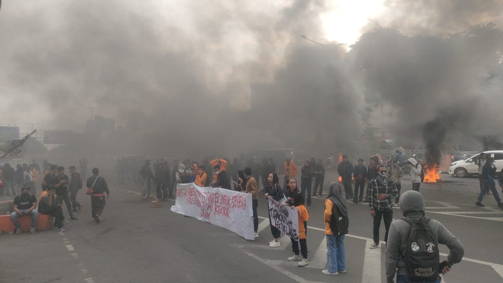 Aksi Demonstrasi GP3I dan AMORAS Desak Mendiktisaintek Copot Rektor UNM