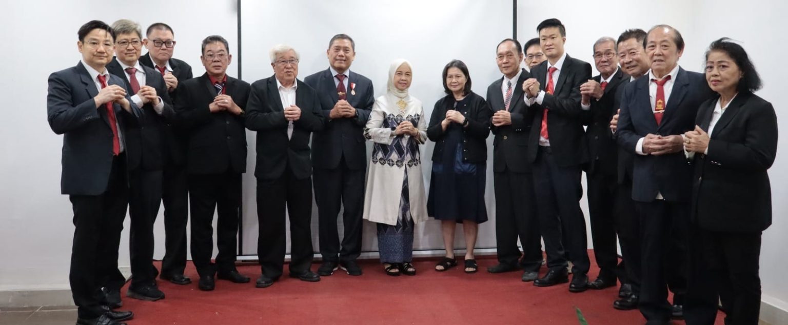 Marga Tho Makassar Tetapkan AM Putranto sebagai Warga Kehormatan