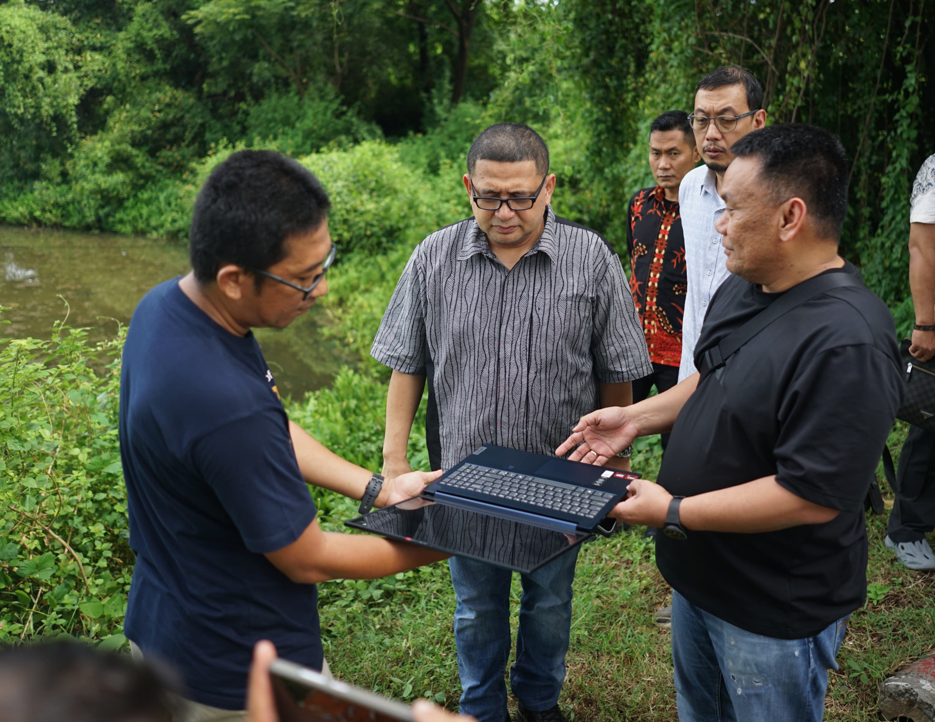 Cek Lahan Pembangunan Stadion Untia, Wali Kota Appi Ajak Dirut Jakpro Pengelola JIS