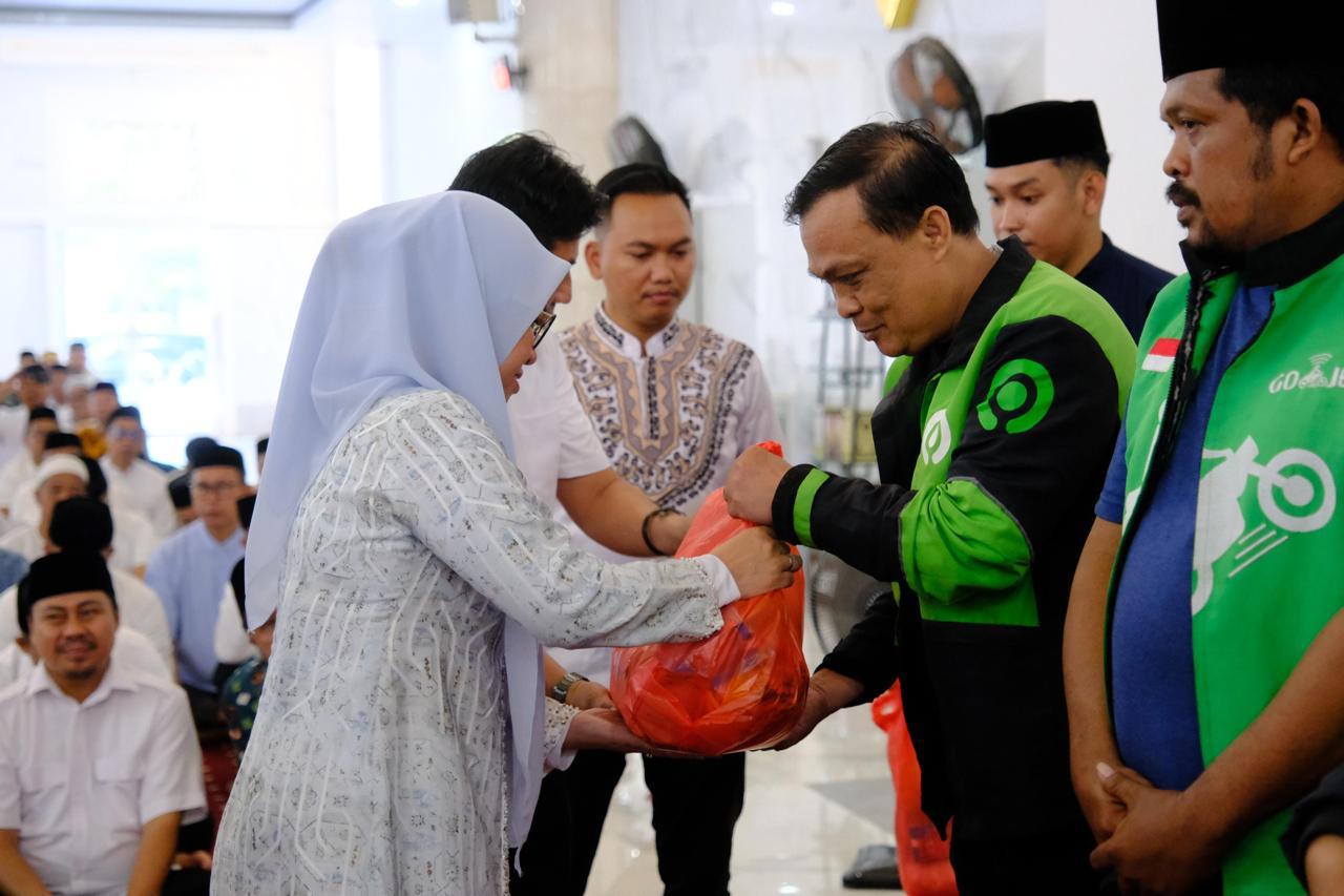 Pemkab Gowa Gelar Zikir dan Doa Bersama, Plus Serahkan Bantuan ke Miskin Ekstrem-Driver Ojol