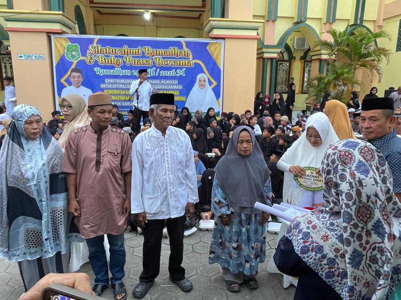 Buka Puasa Bersama Warga, Bupati Sidrap Paparkan 14 Program Unggulan