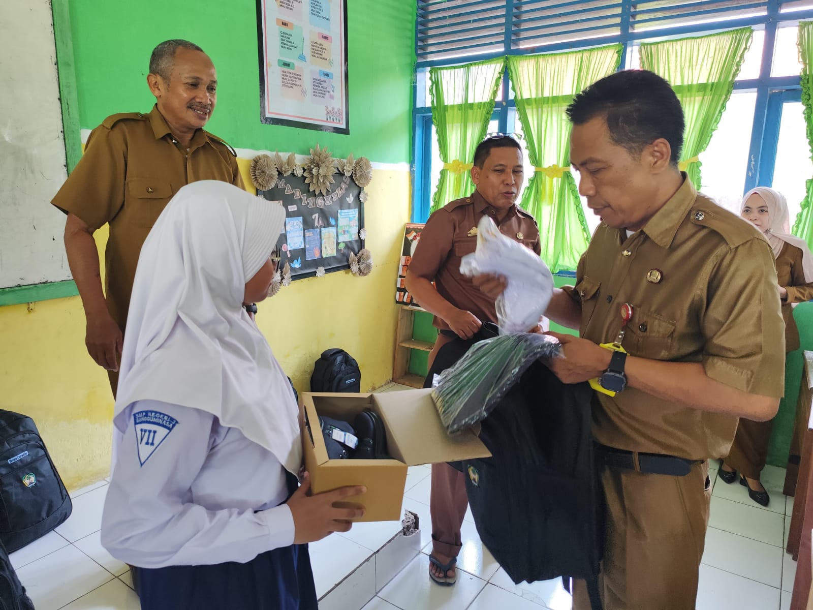 Seragam Sekolah Gratis Mulai Disalurkan, Kadisdik Gowa : Dilakukan Bertahap