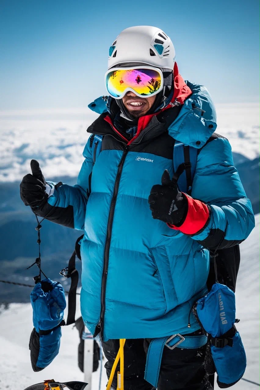 SUMMIT DI DEPAN MATA: Ketika Ego Harus Tunduk pada Gunung Elbrus