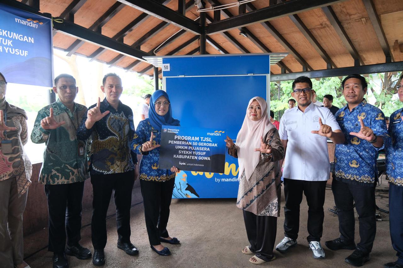 Pemkab Gowa-Bank Mandiri Salurkan Bantuan 50 Gerobak Usaha UMKM