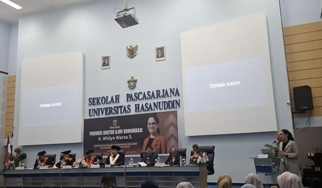 Raih Gelar Doktor, Wina Angkat  Disertasi tentang Manajemen Komunikasi Sepakbola