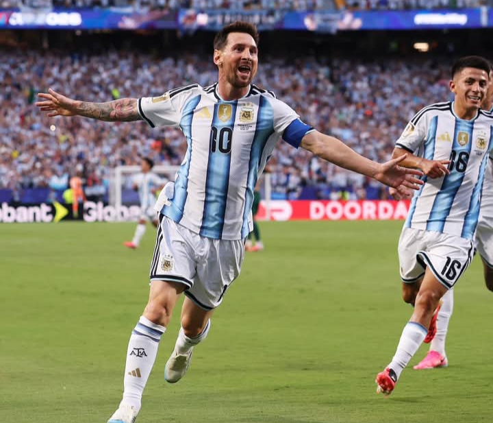 Argentina versus Aljazair 3-0, Messi Hattrick