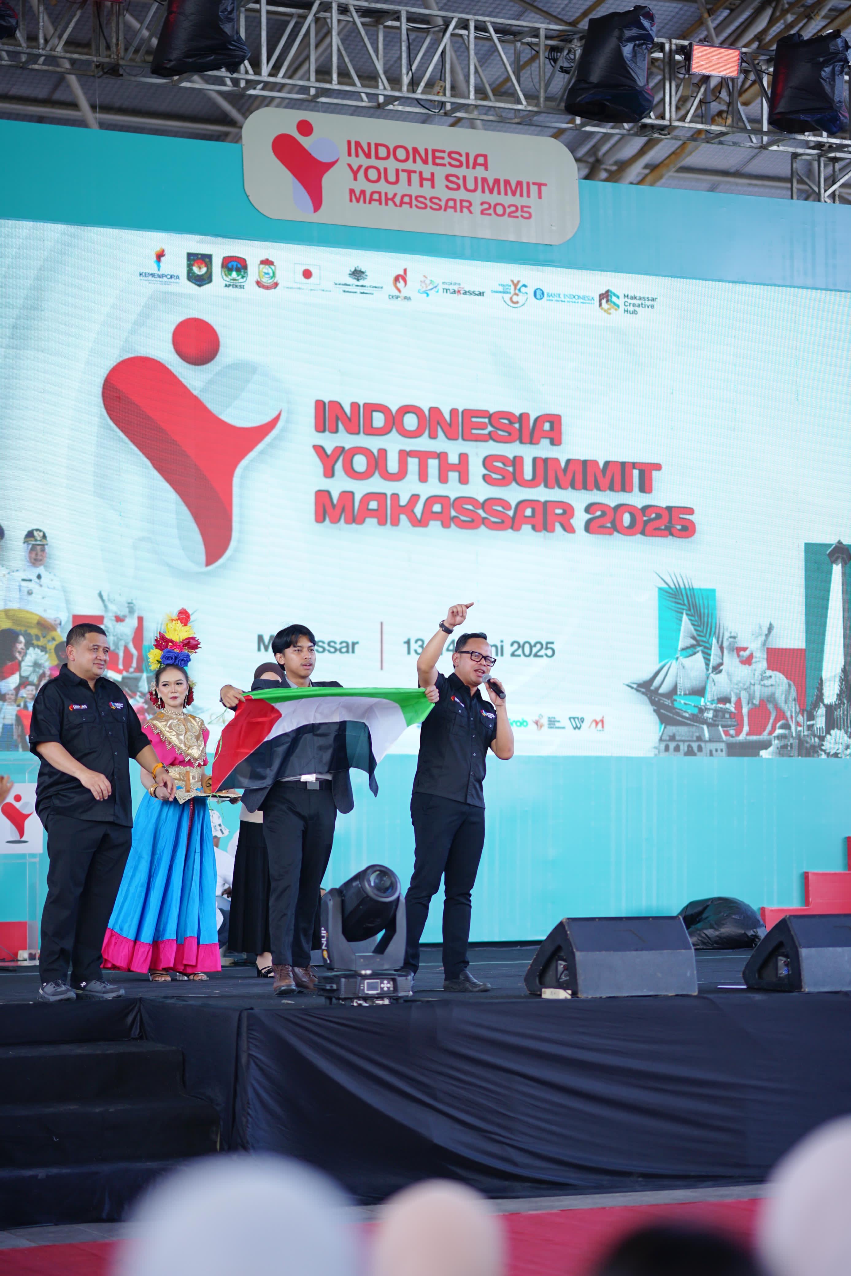 Bendera Palestina Berkibar di Pembukaan IYS Makassar 2025