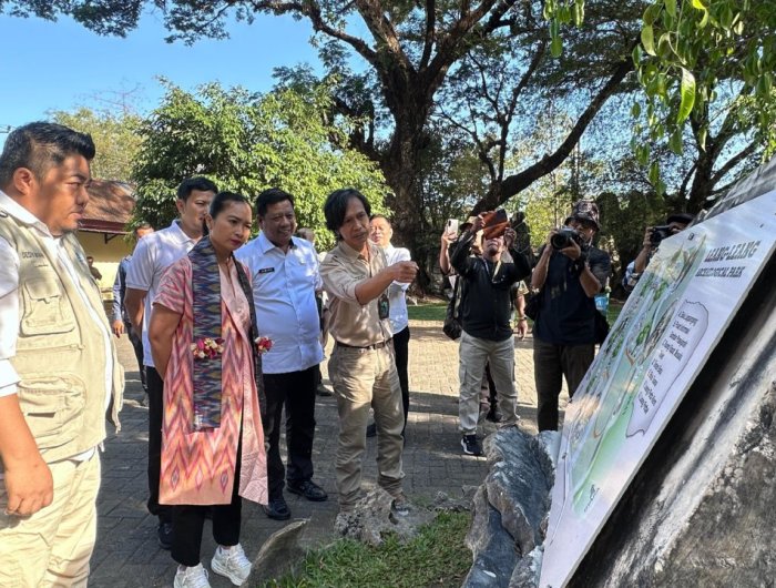 Wamenparekraf Tinjau Leang-Leang Maros, Siapkan Revalidasi UNESCO Global Geopark 2026