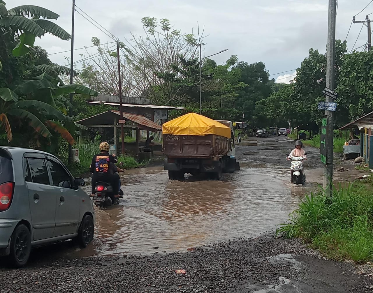 Musim Hujan Tiba, Ruas Provinsi di Gowa Bertambah Parah