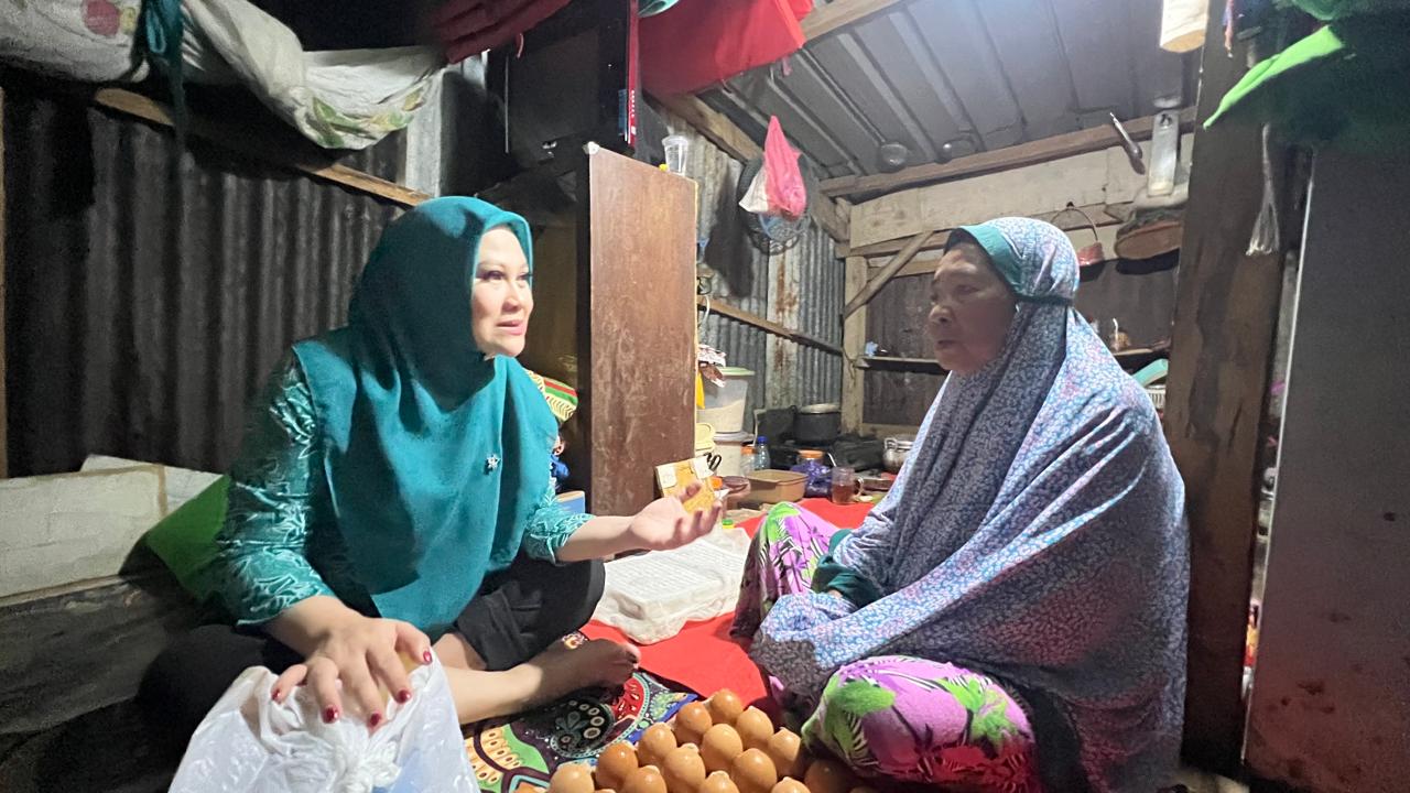 5 Warga Miskin Ekstrem di Somba Opu Kembali Terima Bantuan