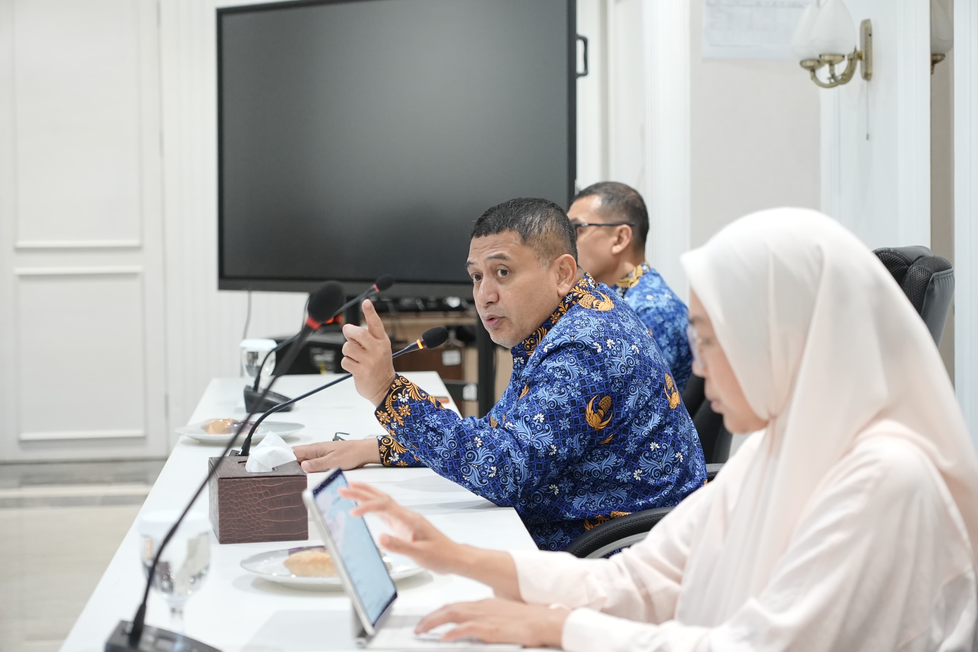 Beri Waktu Sepekan, Appi Ultimatum Camat Validasi Data Iuran Sampah Gratis