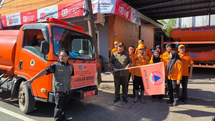 Pemkab Maros Salurkan Bantuan Air Bersih ke Warga