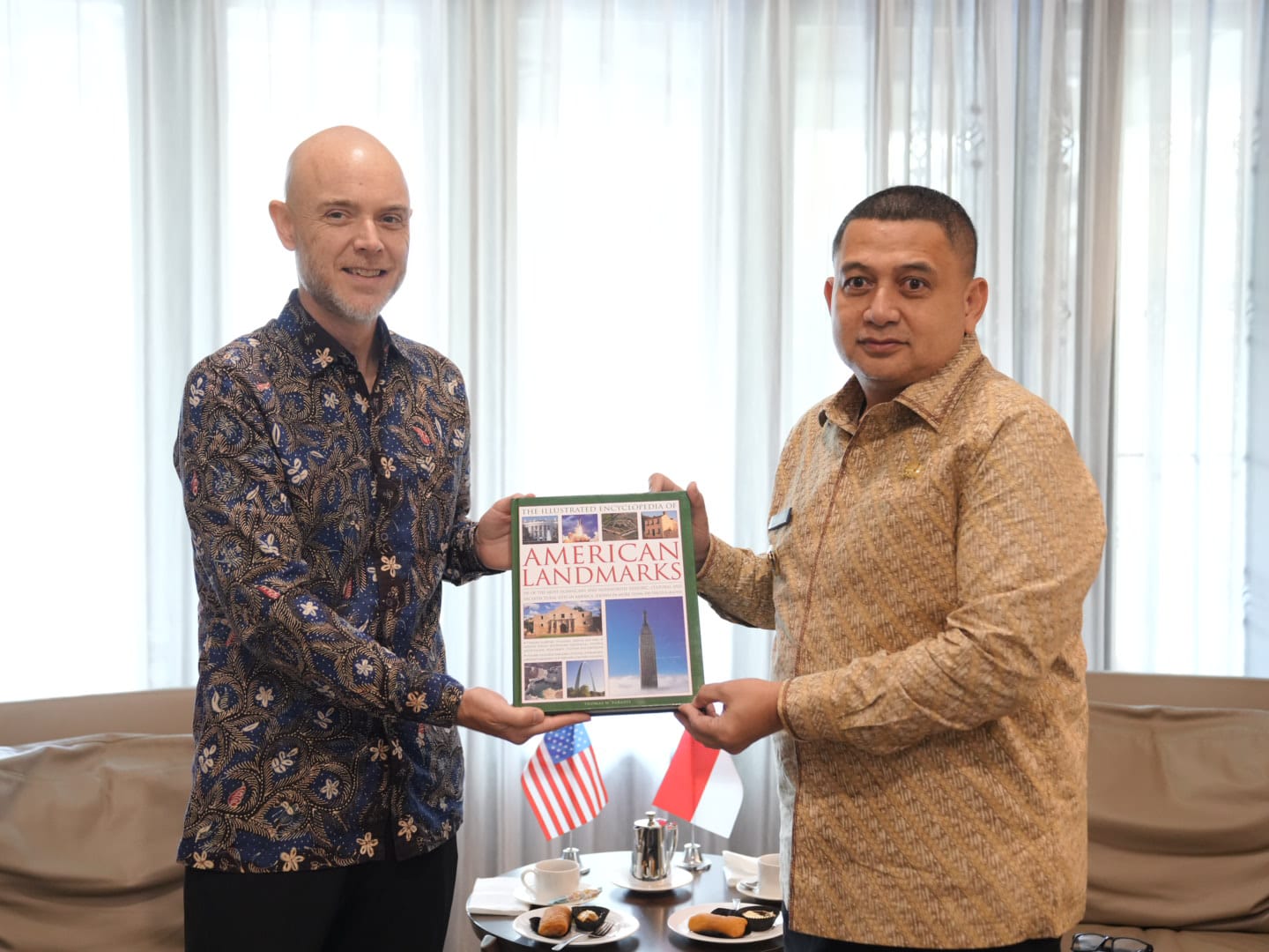 Bertemu Konjen Amerika, Wali Kota Munafri Perkuat Kerjasama SDM dan Investasi
