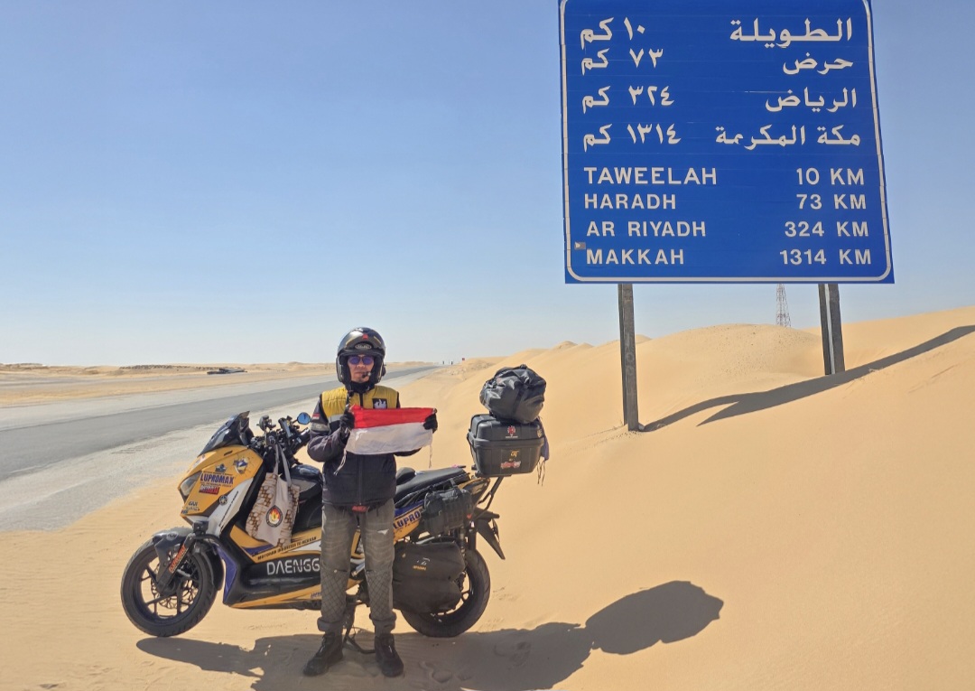 Kisah Perjalanan Biker XMAX Tembus 12 Negara untuk  Umrah di Tanah Suci Mekah