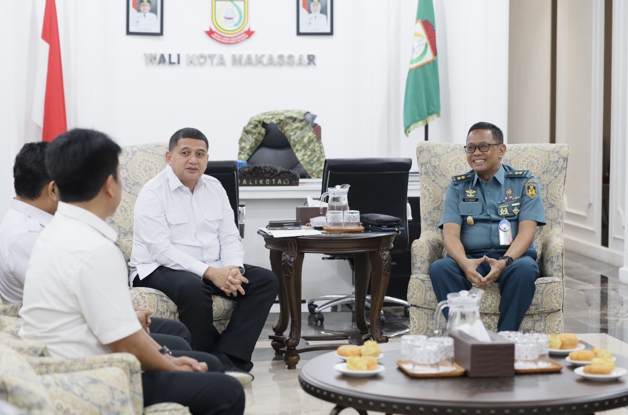 TNI AL - Pemkot Makassar Kolaborasi Pemeriksaan Gigi Gratis Bagi Warga