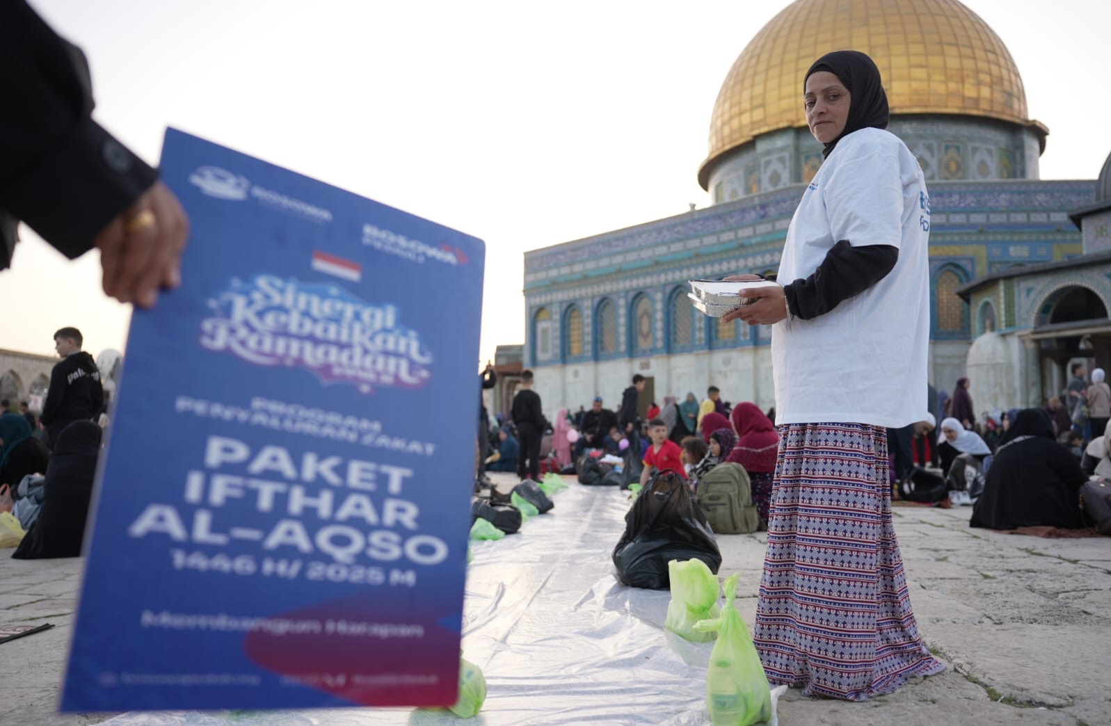 Al-Quds Jadi Penerima Bantuan Pangan dan Paket Iftar Bosowa Peduli Setelah Gaza