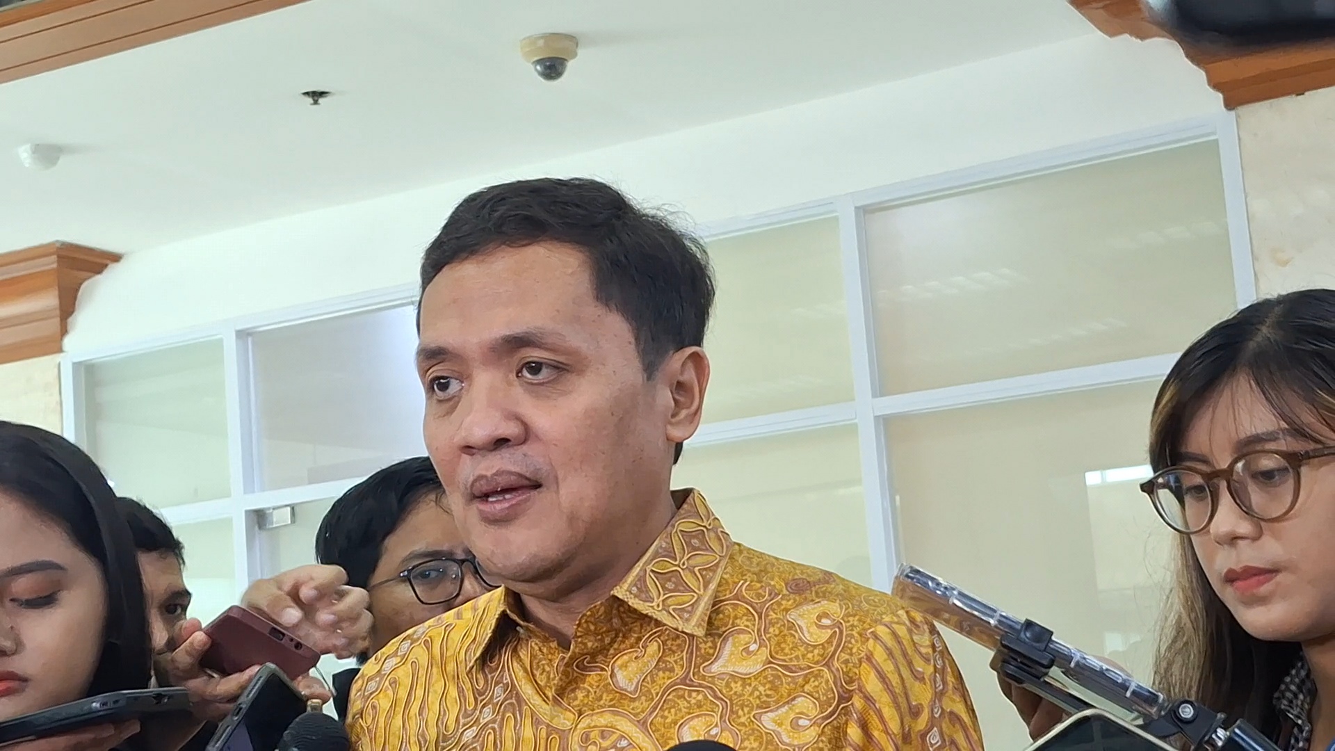 Penahanan Pembuat Meme Prabowo-Jokowi Ditangguhkan, Habiburokhman Jadi Penjaminnya
