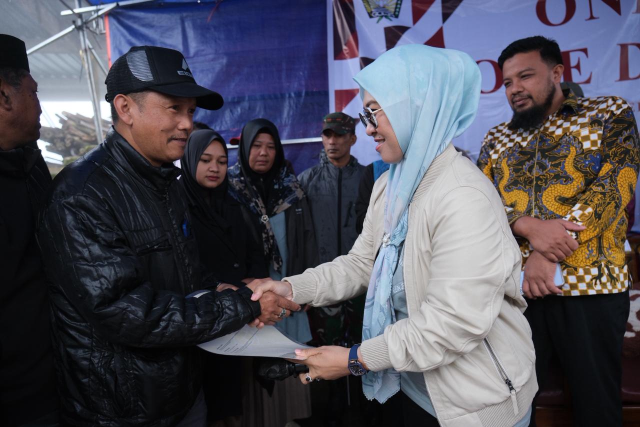 BPN Gowa Bagikan 3.608 Sertifikat PTSL di Tinggimoncong