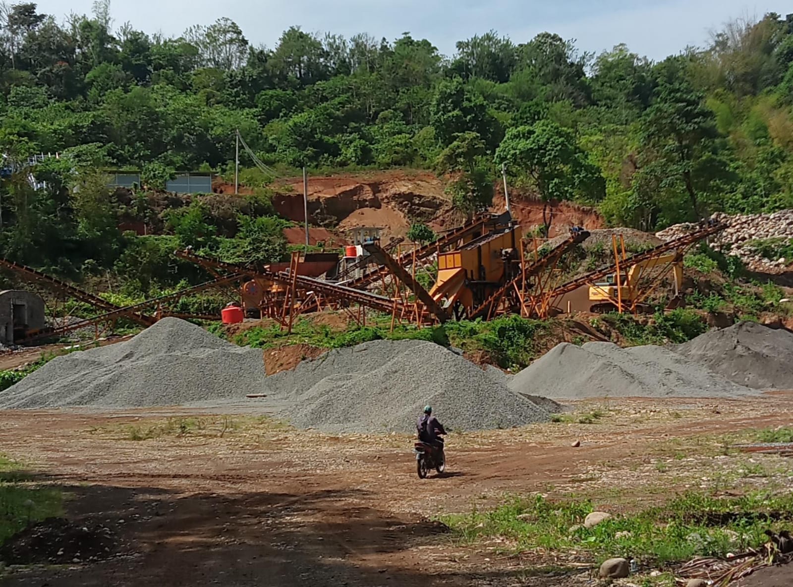 Sekolah Ikut Ketar-ketir dengan Aktivitas Stone Crusher, Pemerintah Desa-Camat Diminta Bersikap