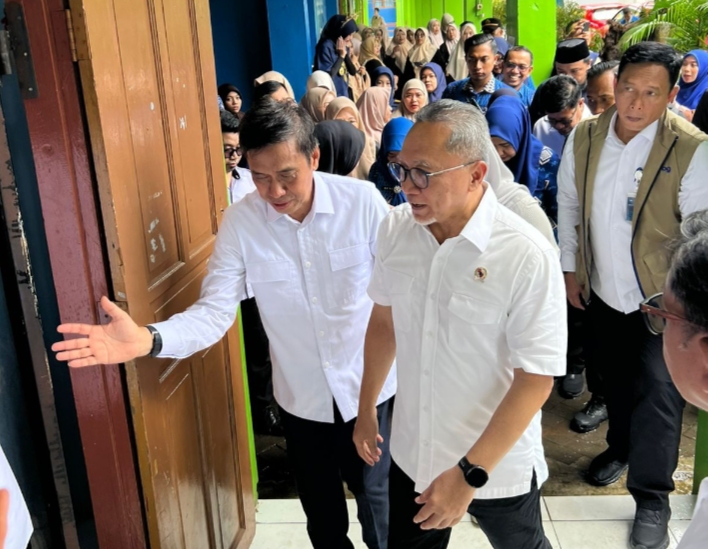 Pantau MBG di Sekolah, Menko Pangan Puji Kebersihan SMAN 1 Gowa