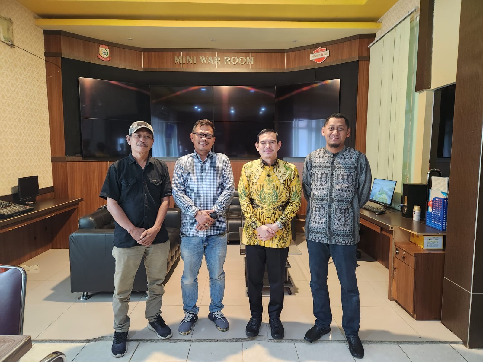 Pemilihan Berlangsung Kondusif, Camat Panakkukang, Arif Fadli Bekali RT/RW Standar Layanan Publik