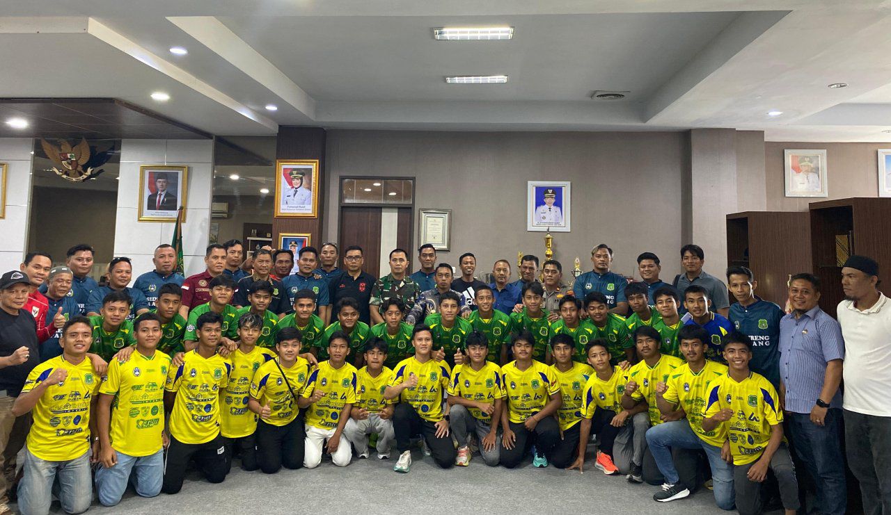 Bupati Sidrap Lepas Tim Sepak Bola yang Berlaga di Pra Porprov