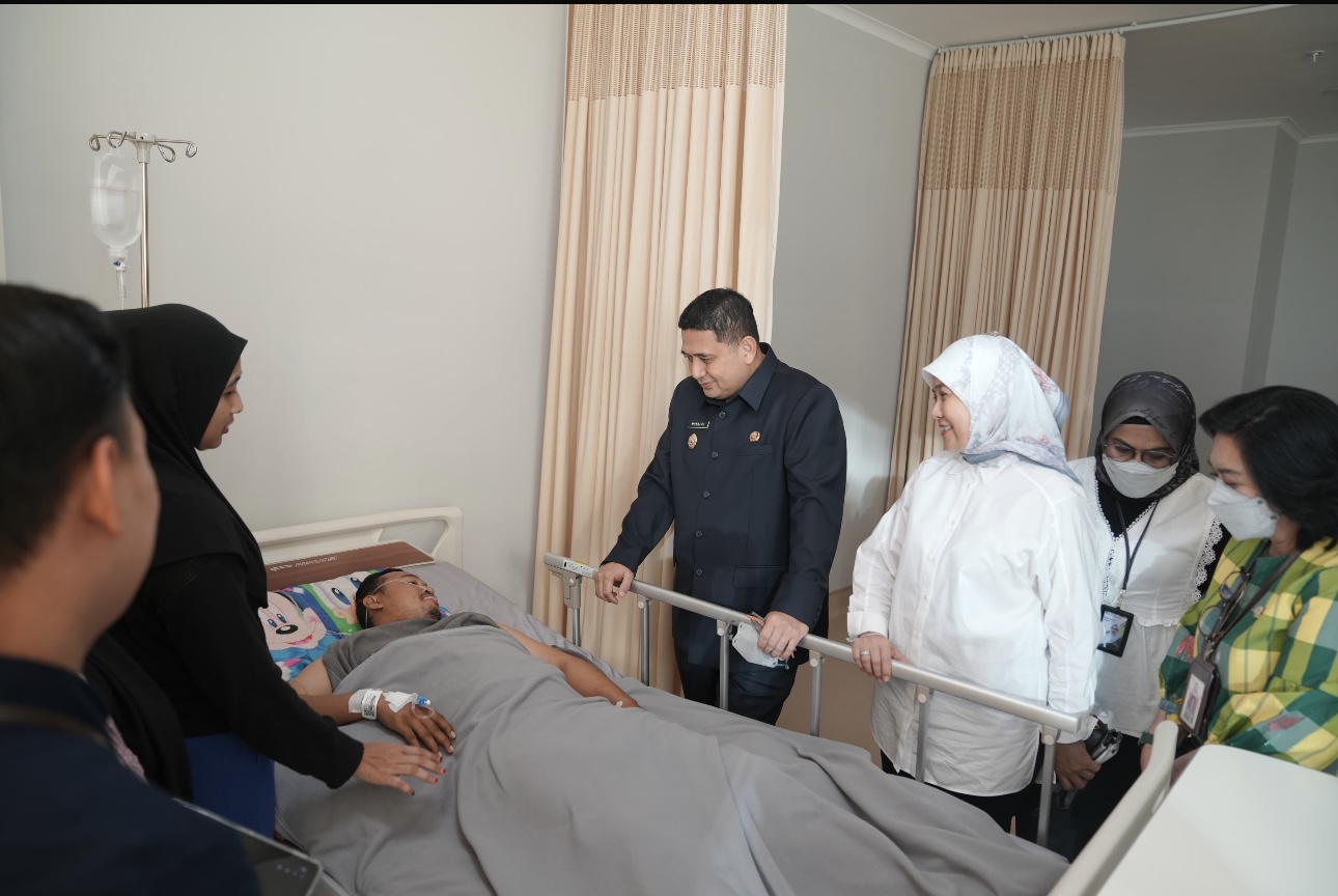 Munafri dan Aliyah Jenguk Korban Insiden DPRD, Pastikan Pengobatan Ditanggung BPJS
