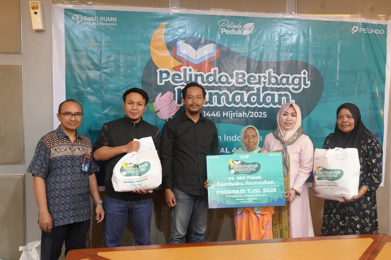 Tebar Kebahagiaan Ramadan, Pelindo Regional 4 Bagik 553 Paket Sembako untuk Warga dan Panti Asuhan di Makassar