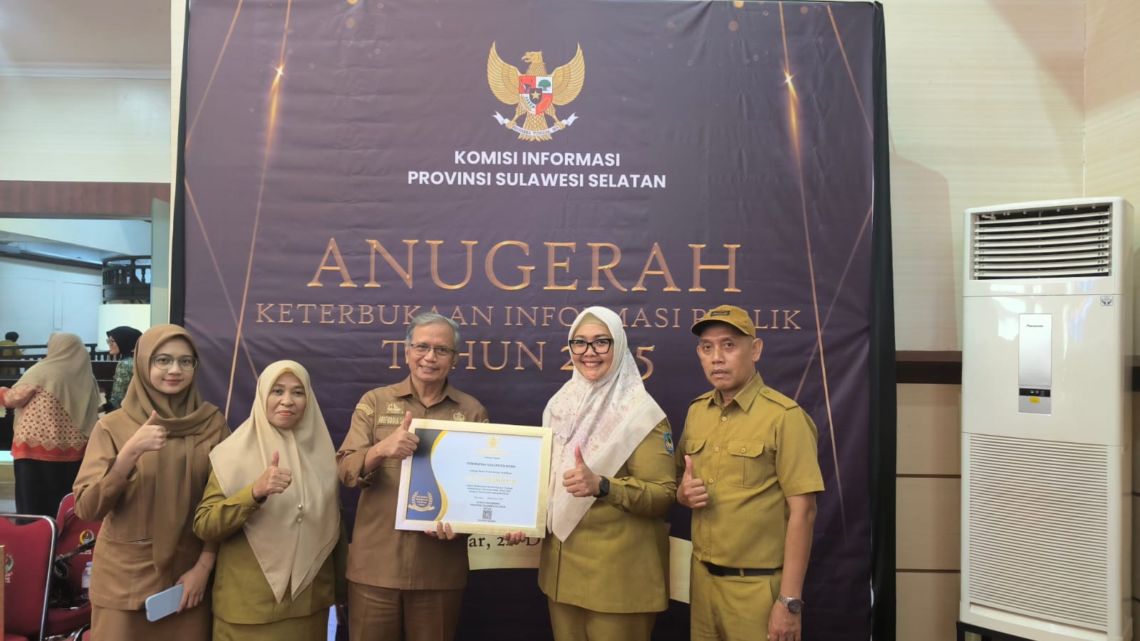 Cukup Informatif, Pemkab Gowa Terima Penghargaan KIP