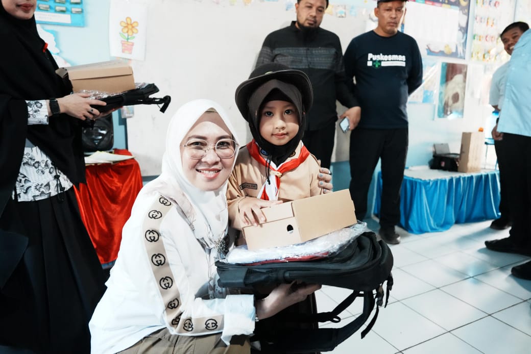 Bupati Gowa Bagikan Seragam Gratis untuk Sekolah Dataran Tinggi