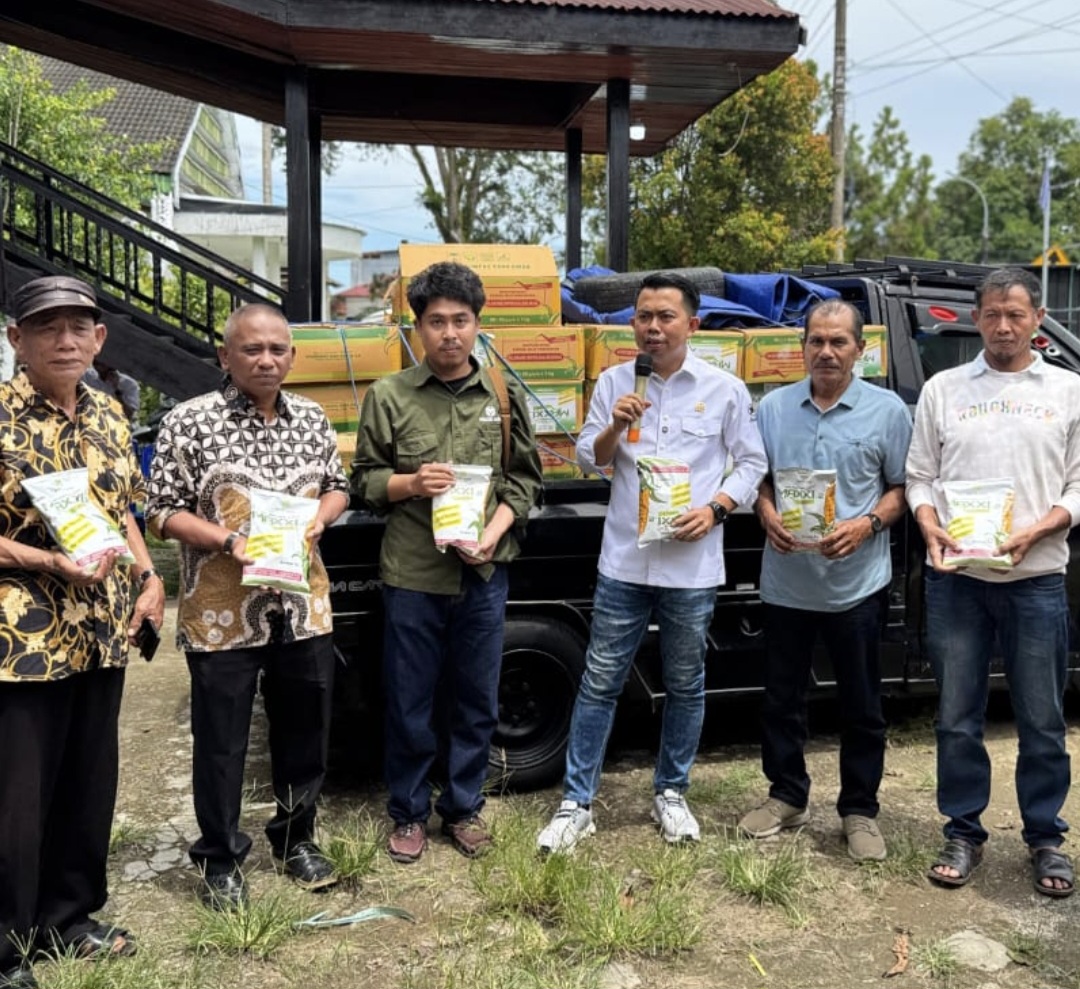 Lakukan Pengawasan APBD di Sinjai, Heriwawan Salurkan Bibit Jagung