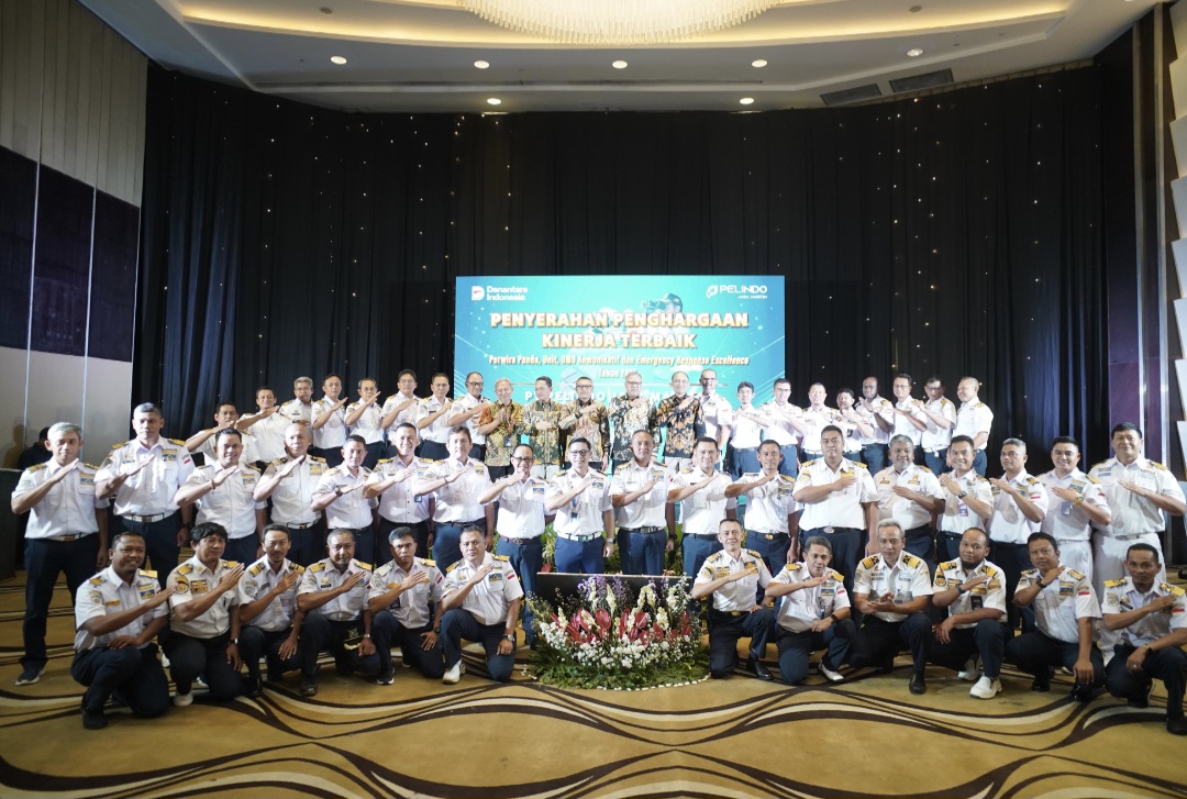 Pelindo Jasa Maritim Beri Penghargaan kepada Pandu dan Unit Terbaik se-Indonesia